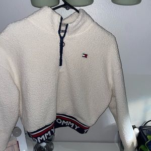 tommy hilfiger fluffy top. 💙❤️